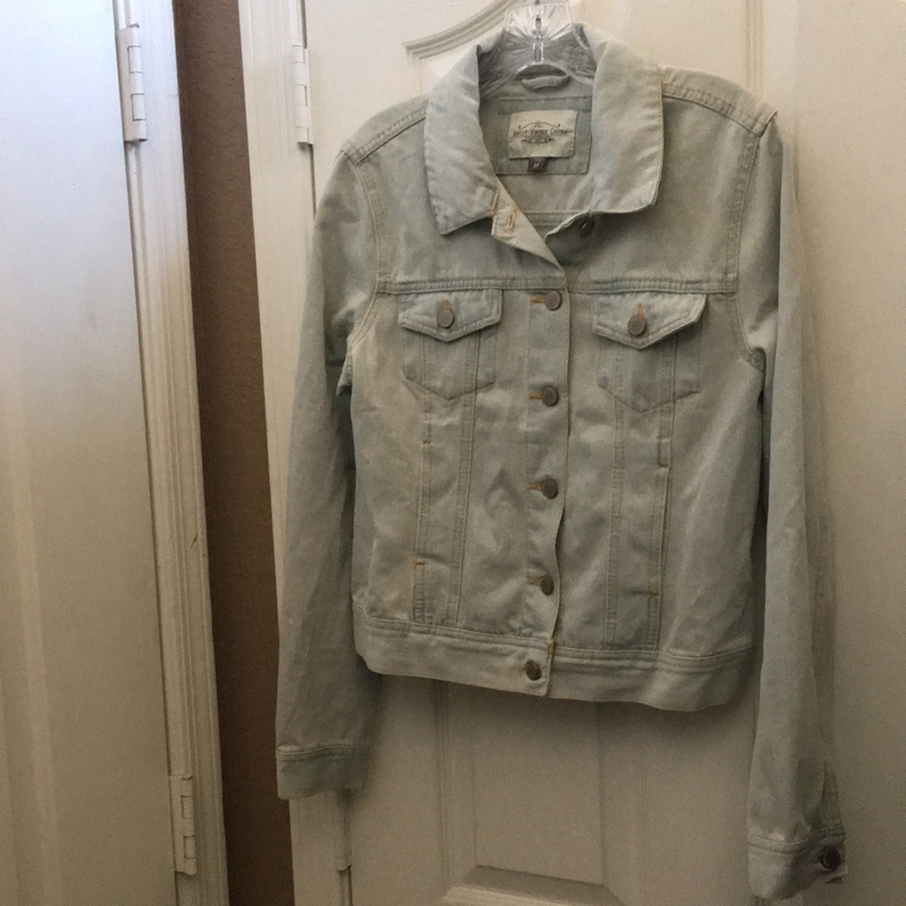 FINAL MARKDOWN Ashley vintage charm denim trucker jacket medium